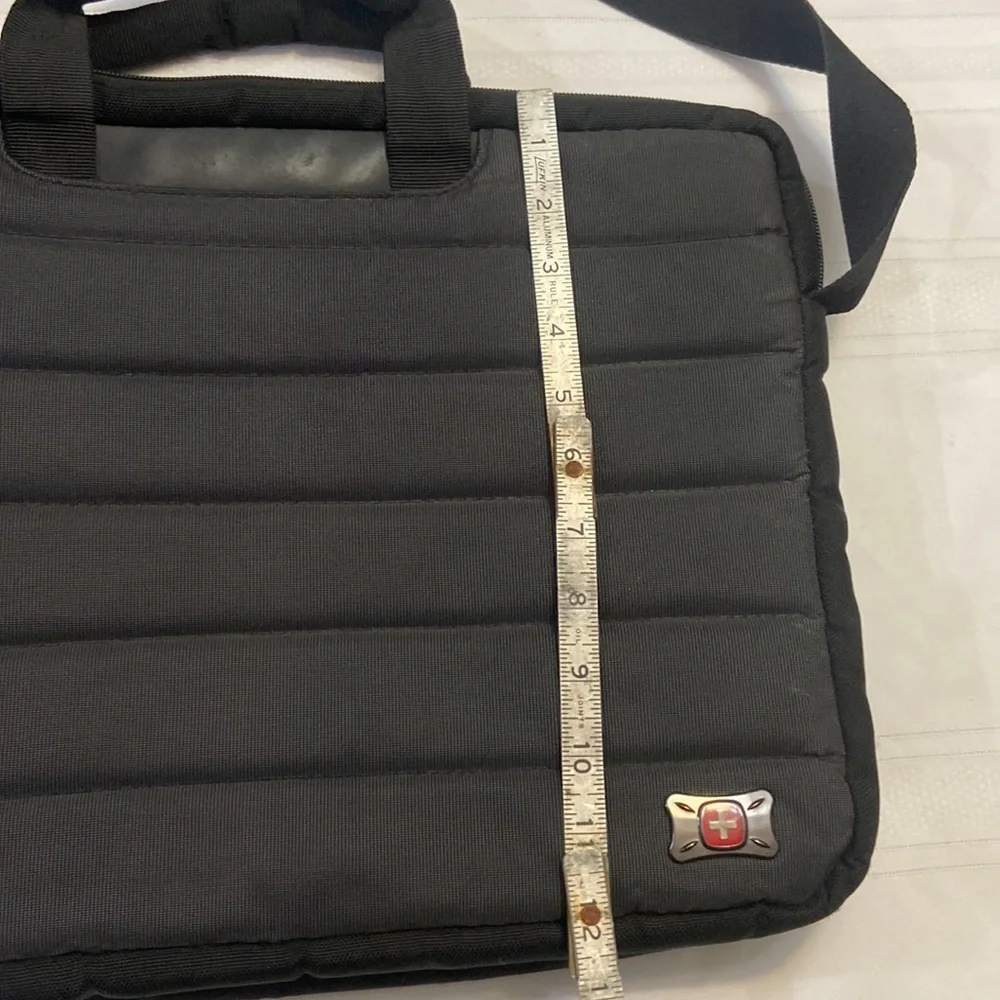 Swiss Gear”The Anthem” Padded Laptop/Tablet Mens Briefcase Work,School or Travel